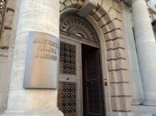 Palais_Petschek_(Petschkův_palác)_in_der_Prager_Neustadt_Eingang