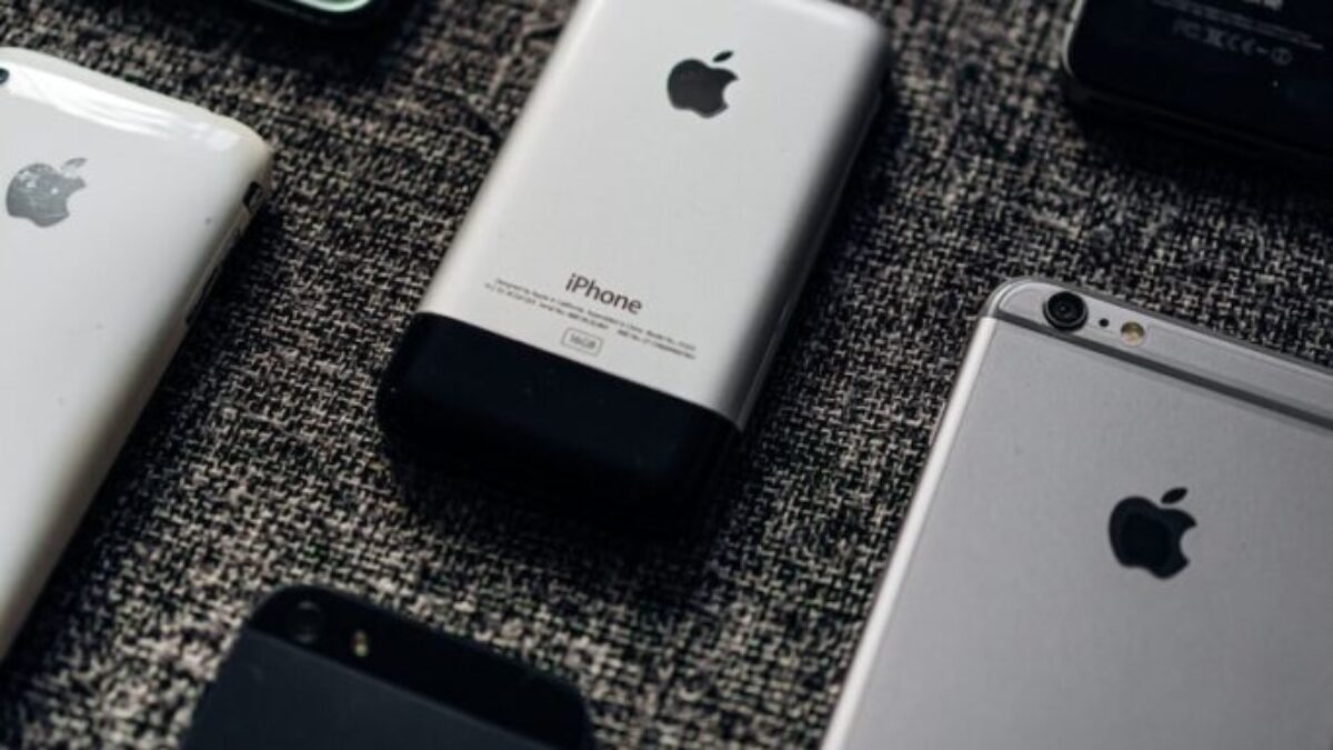 silver iphone 6 and space gray iphone 6