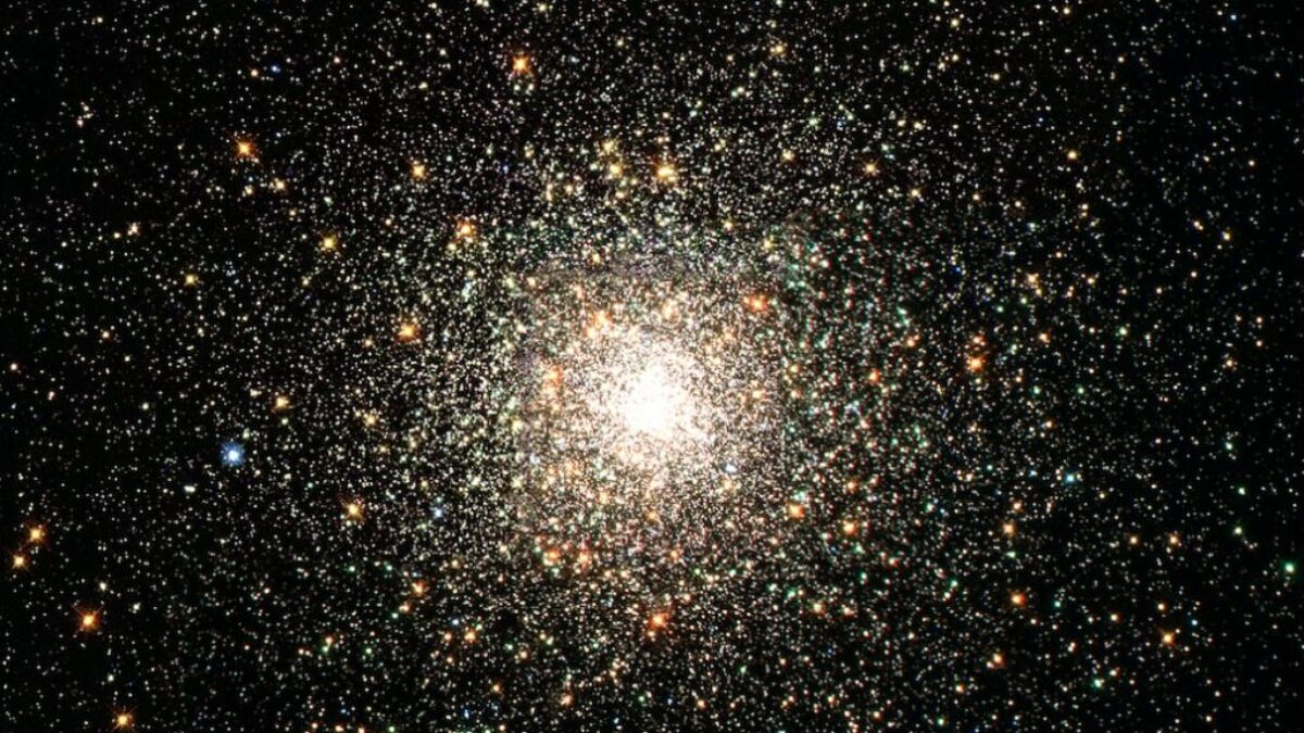 A close-up photo of the bright center of a star cluster.