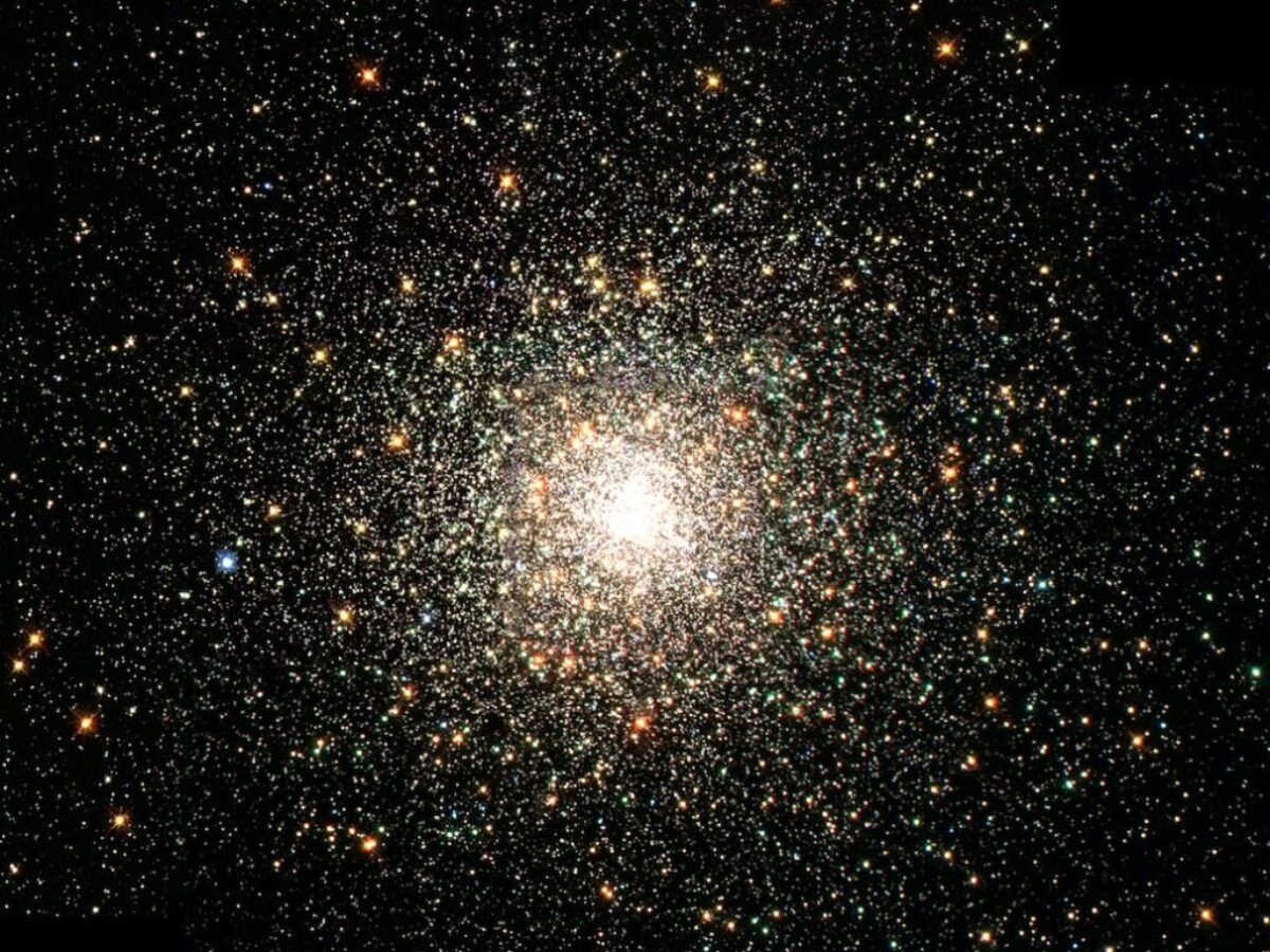 A close-up photo of the bright center of a star cluster.