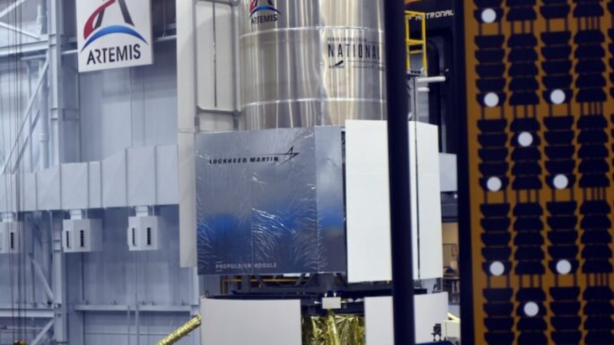 white and blue industrial machine