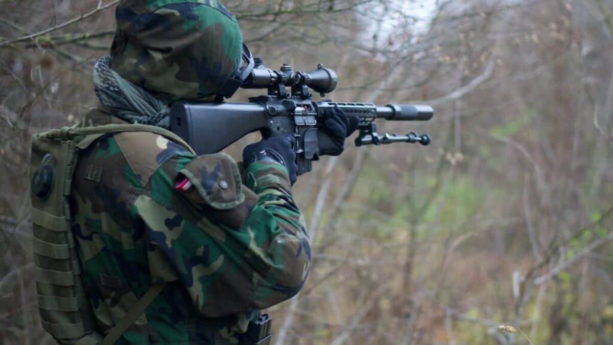 person holding assault rifle