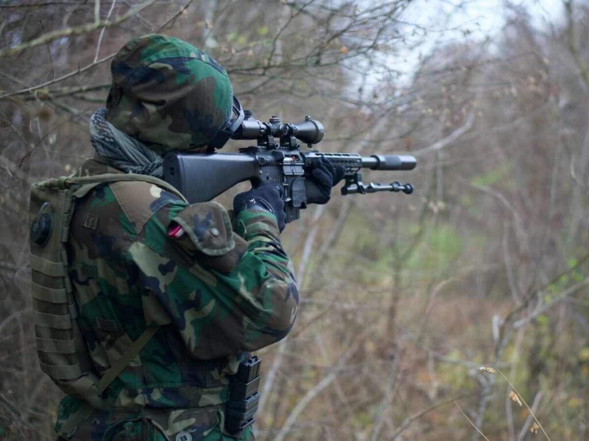 person holding assault rifle