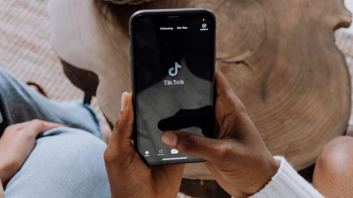 Person Holding Black Android Smartphone