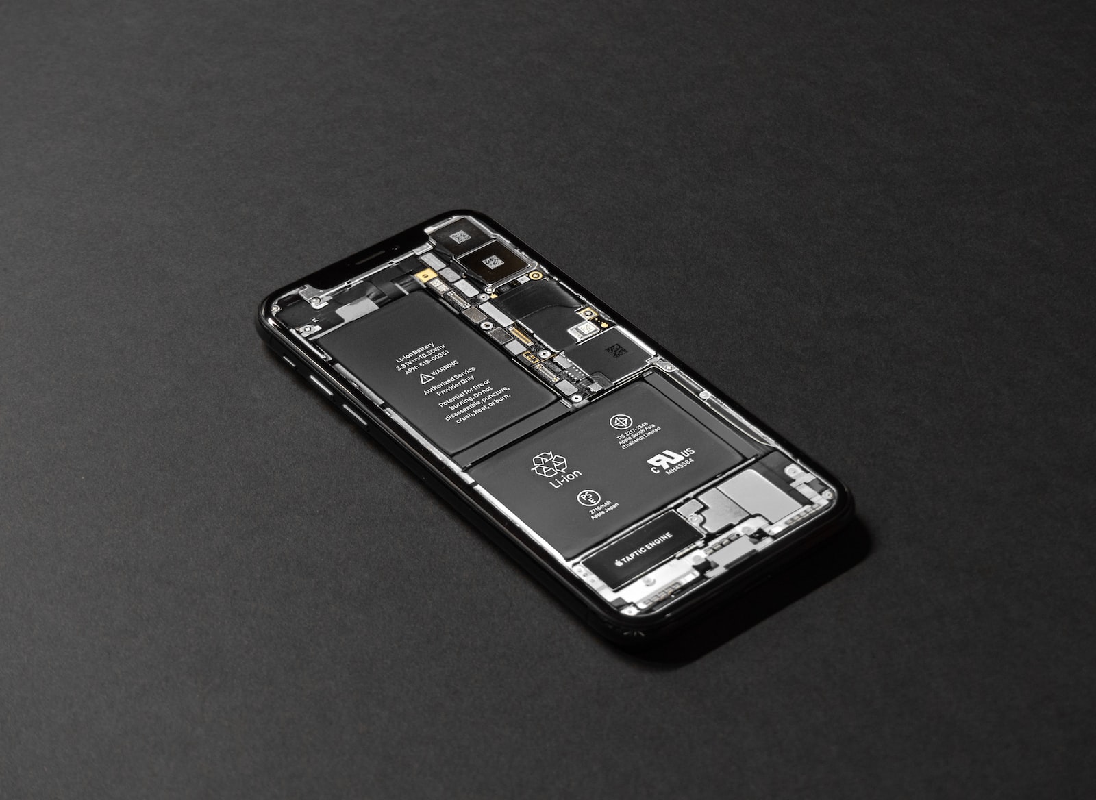 - Techsvět black smartphone