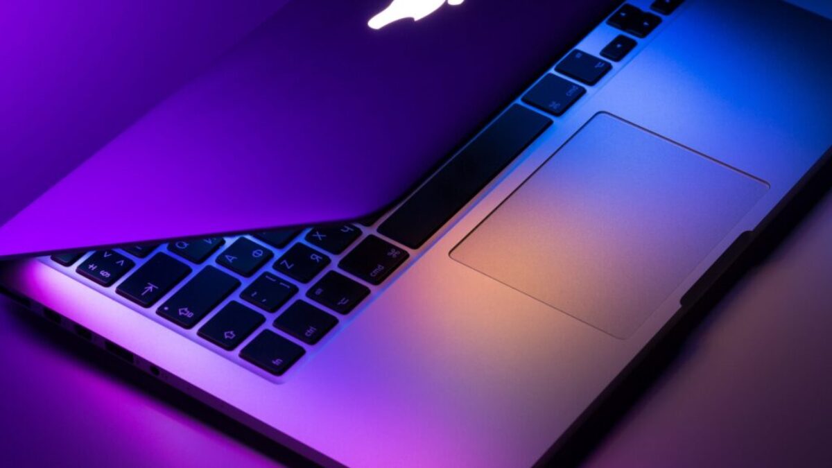 iWant otevře v centru Prahy svou první Apple Premium Partner prodejnu. MacBooky tam koupíte o čtvrtinu levněji