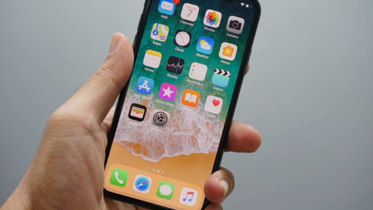person holding space gray iPhone 7