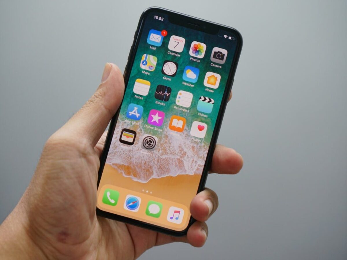 person holding space gray iPhone 7