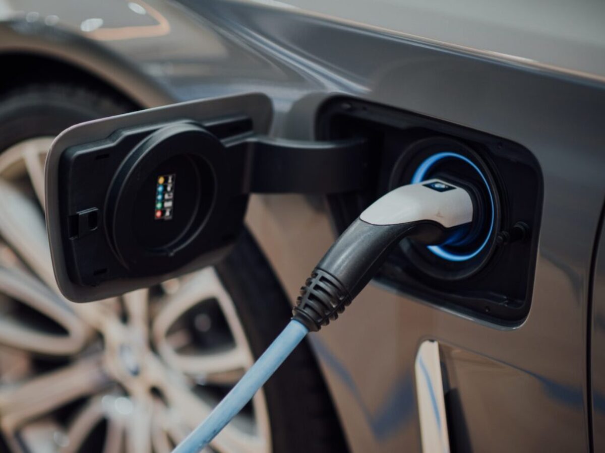 black and white usb cable plugged in black device