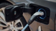 black and white usb cable plugged in black device