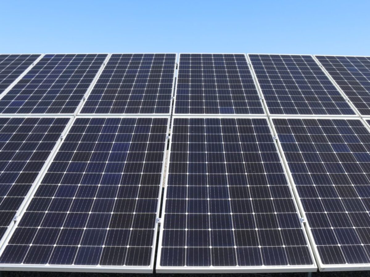 blue solar panels during daytiem