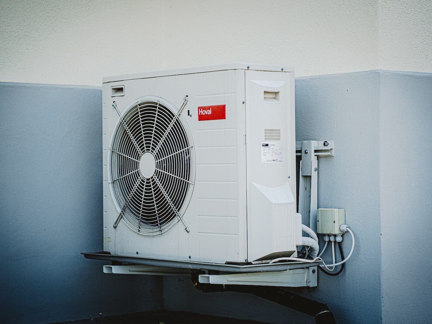 white and gray box fan