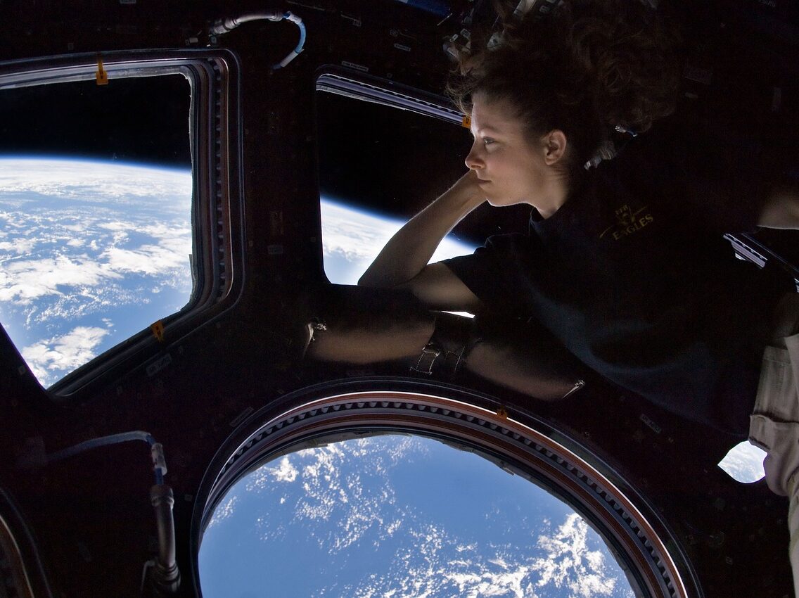 international space station, eat, astronaut
