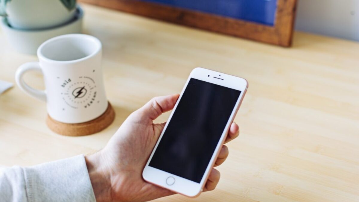 person holding rose gold iPhone 6