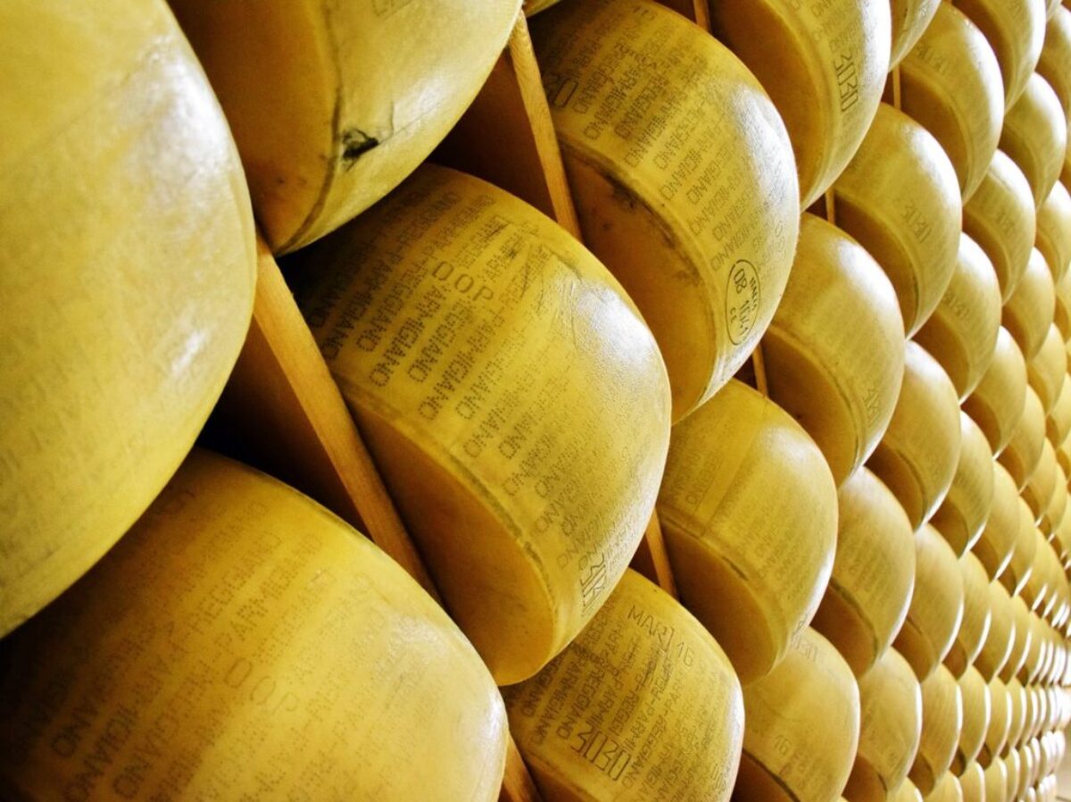 parmigiano reggiano, cheese, italy