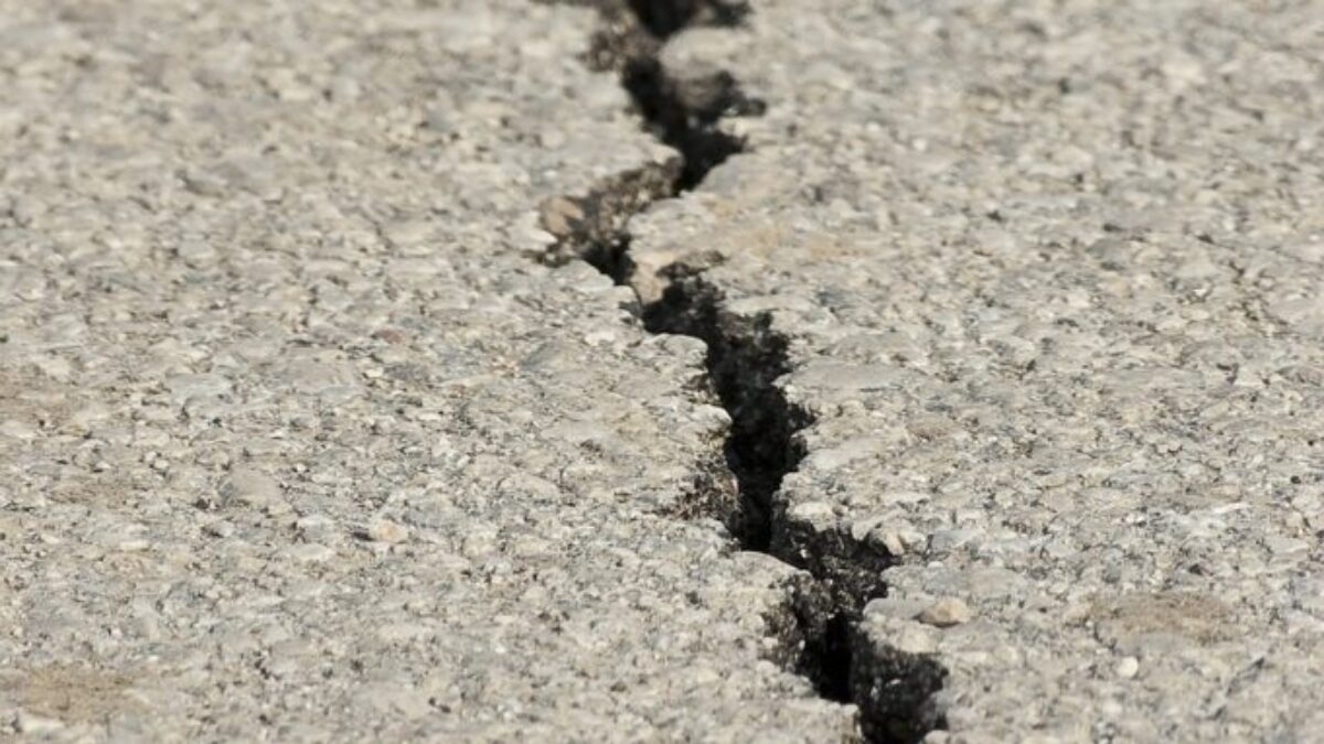earthquake, fracture, asphalt