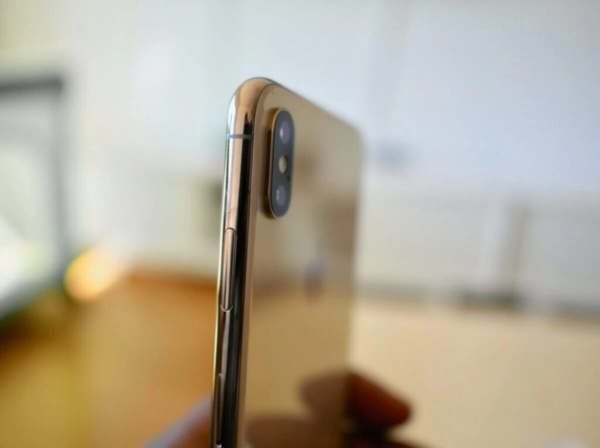 gold smartphone
