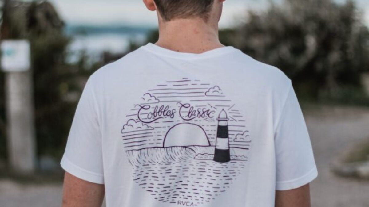 men's white crew-neck shirt