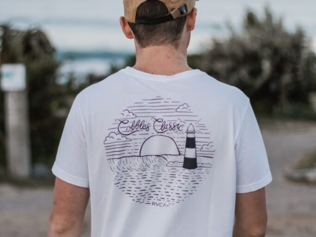 men's white crew-neck shirt