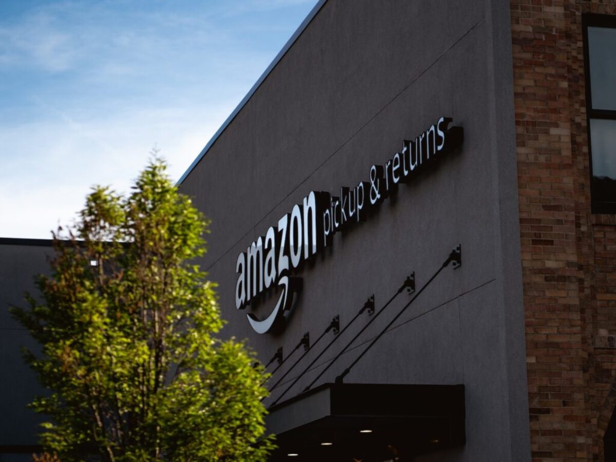 Amazon pickup & returns building