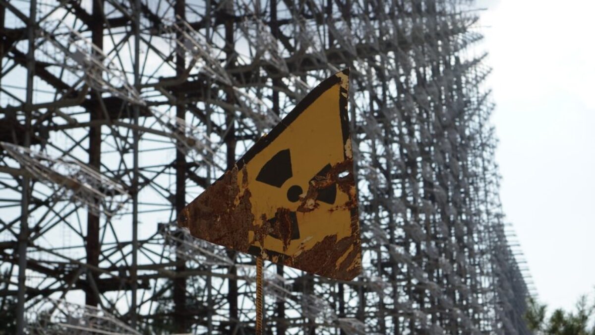 yellow and black stop sign