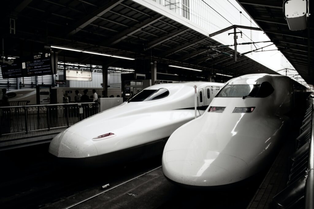 - Techsvět a couple of trains that are next to each other