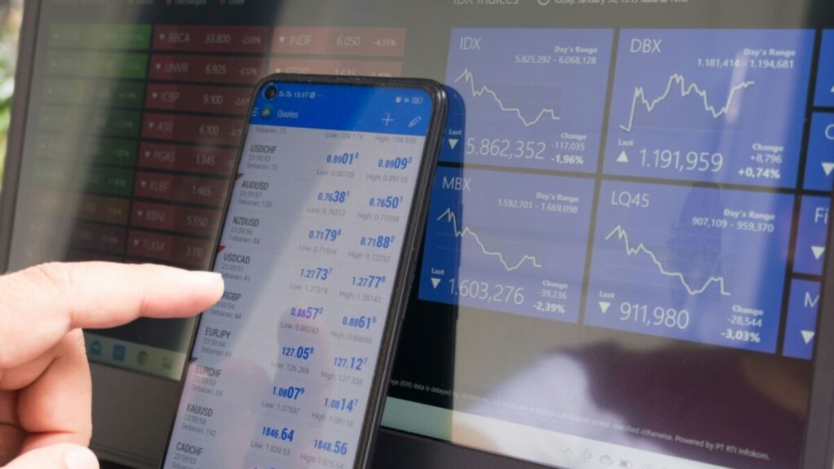 black android smartphone turned on screen