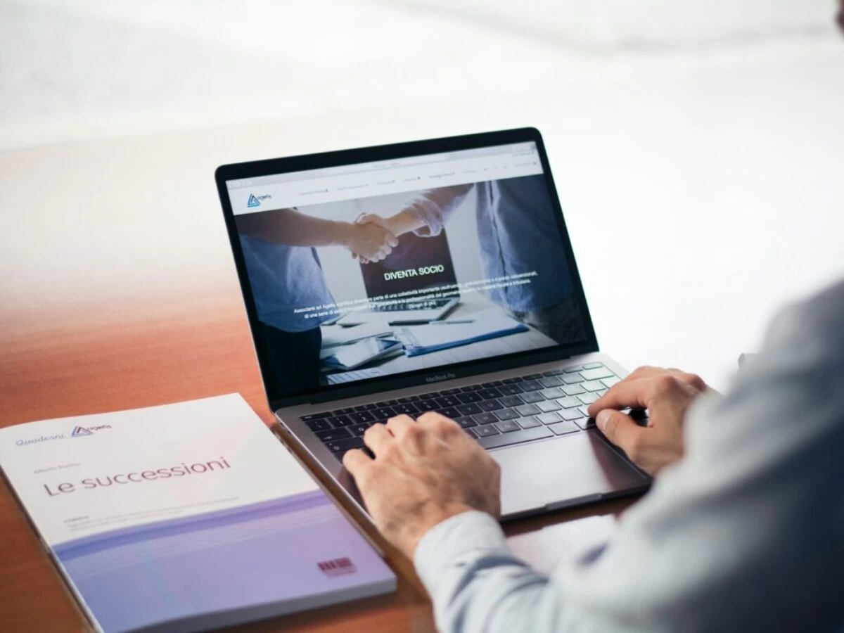 man's hands on MacBook Pro