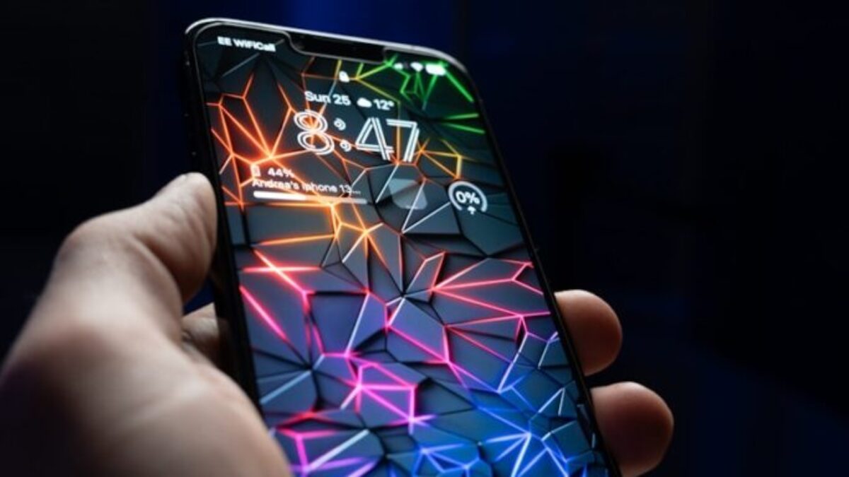 a hand holding a cell phone
