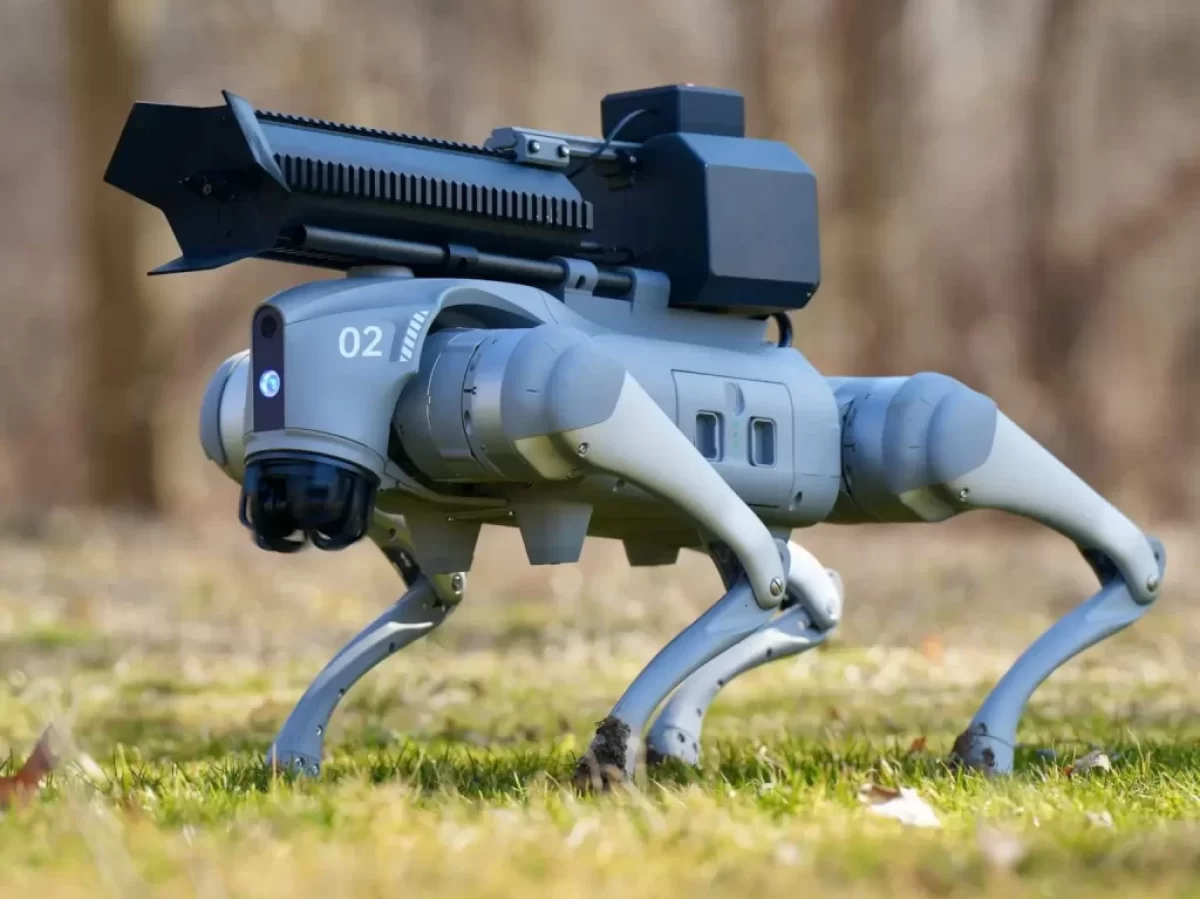 Throwflame představuje robotického psa Thermonator – s připojeným plamenometem. Stojí v přepočtu přes 200 tisíc korun