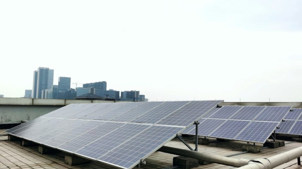 a row of solar panels sitting on top of a roof