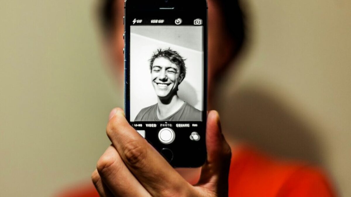 person holding space gray iPhone 5s taking picture