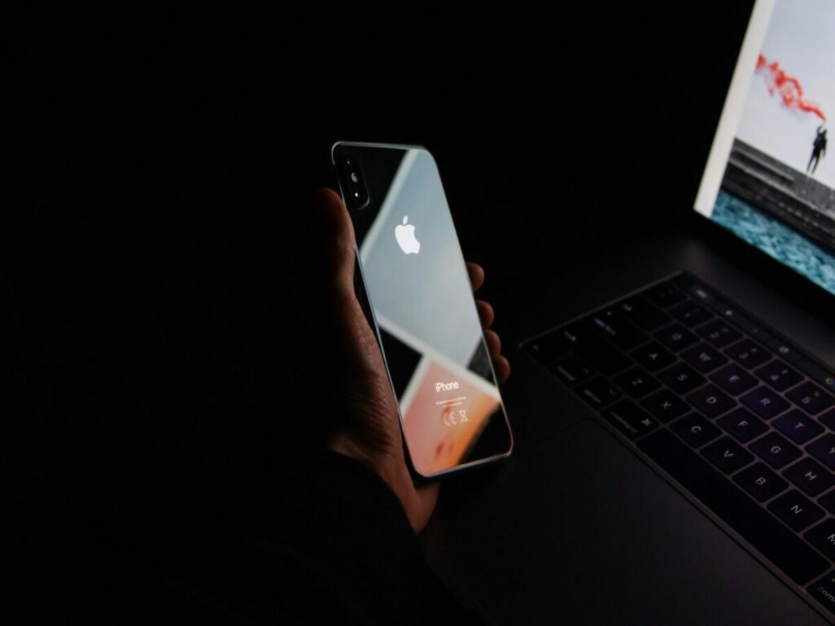 black iPhone 7