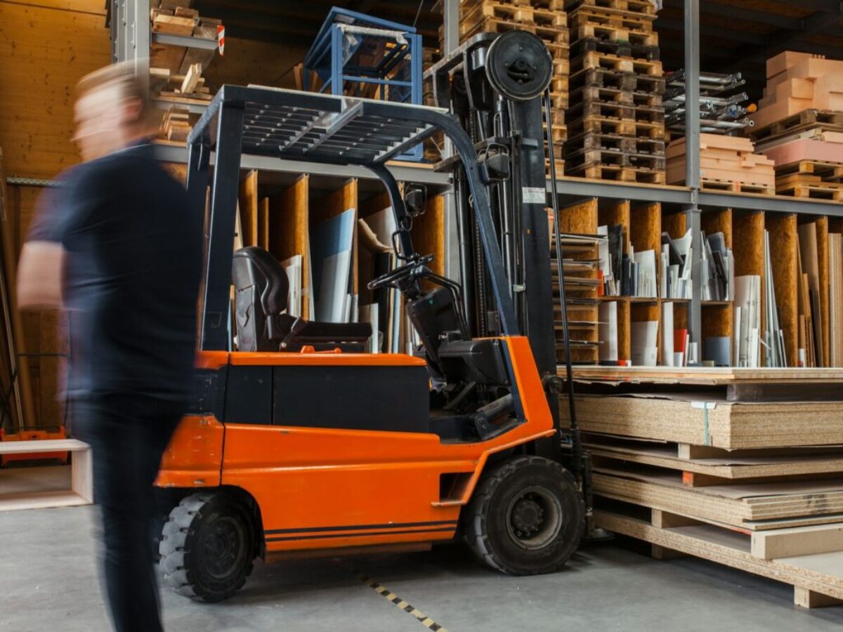 yellow and black fork lift
