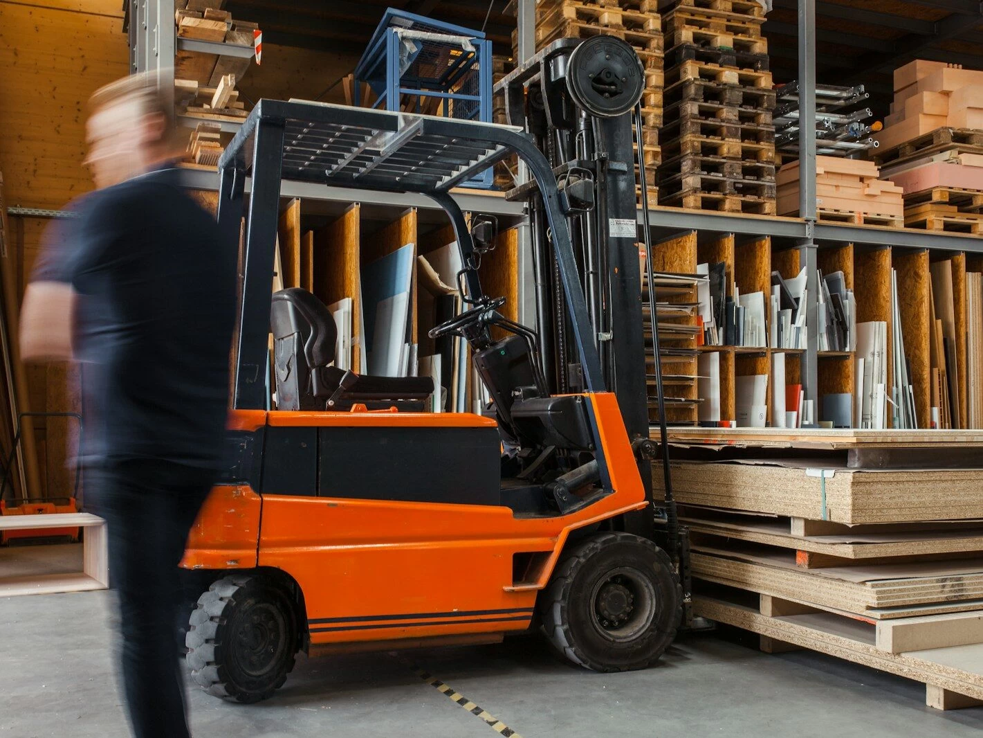 yellow and black fork lift