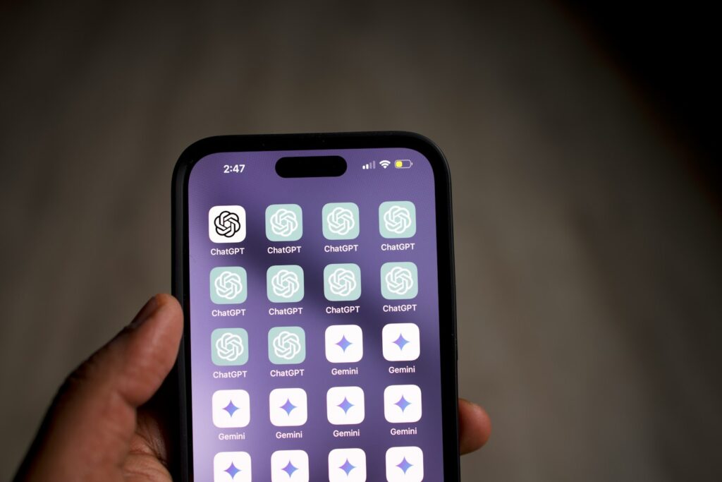 - Techsvět a person holding a cell phone in their hand