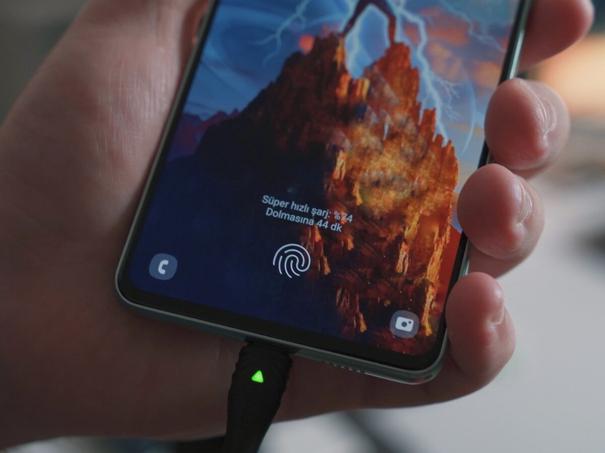 a hand holding a cell phone
