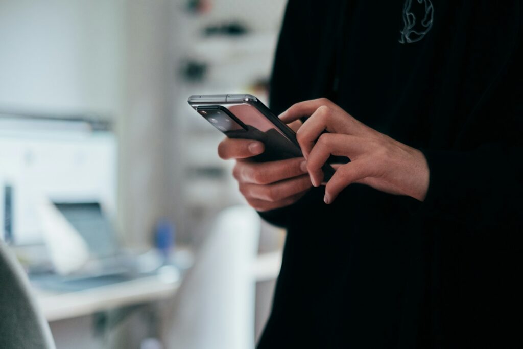 Photo by Jonas Leupe - Techsvět person holding black android smartphone