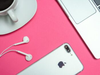 Closeup Photo of Silver Iphone 7 Plus With Earpods