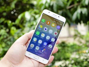 Okrádání u bankomatů. Jak chtějí podvodníci vytáhnout peníze z kapes uživatelů Androidu?