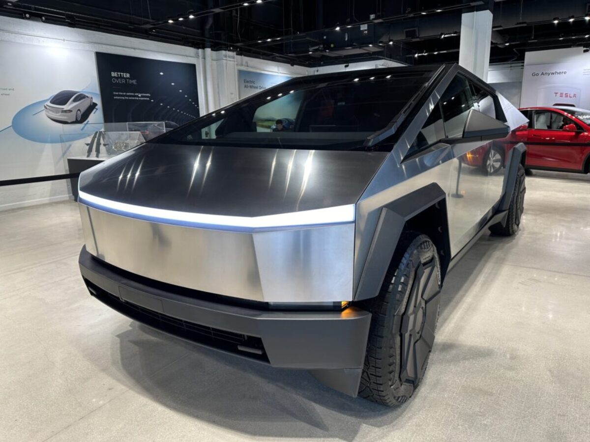 Tesla Showroom Miami Design District December 2023 - Tesla Cybertruck - 6