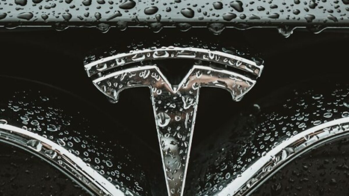 a close up of a car's emblem on a wet surface