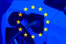 Evropská unie prosazuje konec spalovacích motorů.