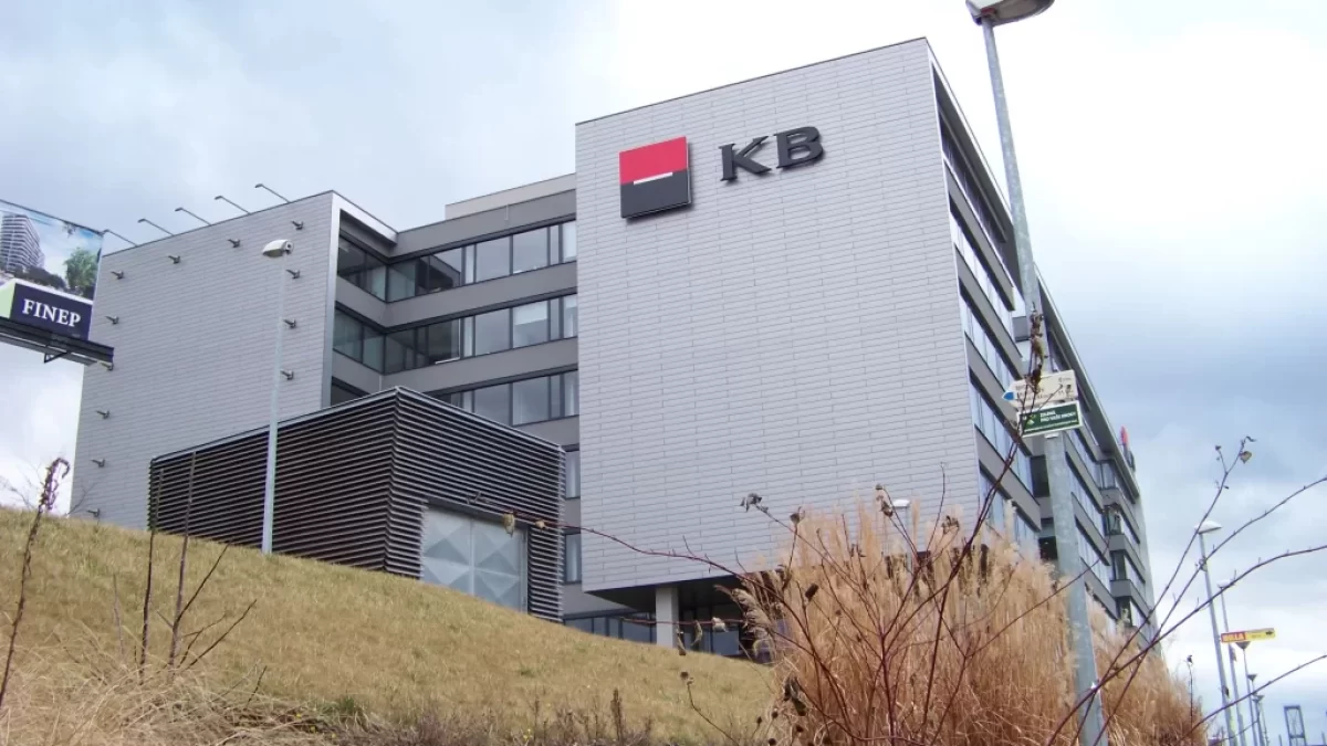 Komerční banka varuje klienty před podvody.