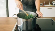 Vaření na indukční desce