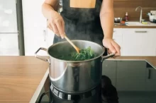 Vaření na indukční desce