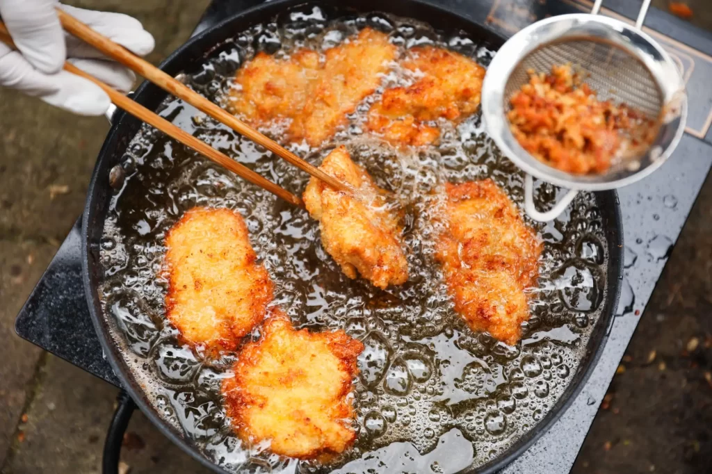 Při smažení hrozí nebezpečí ošklivého popálení. Foto: Shutterstock