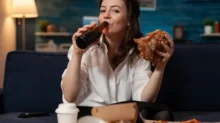Dáváte si denně alkohol k večeři? Krátíte si život o léta.