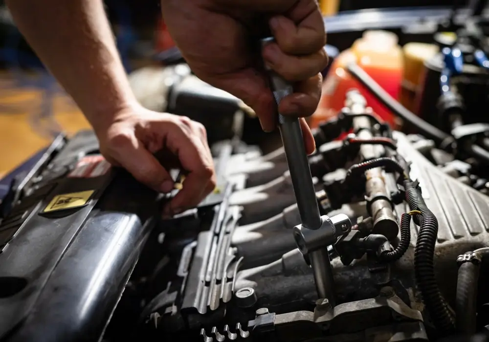 shutterstock_2269355729 - Techsvět Oprava motoru