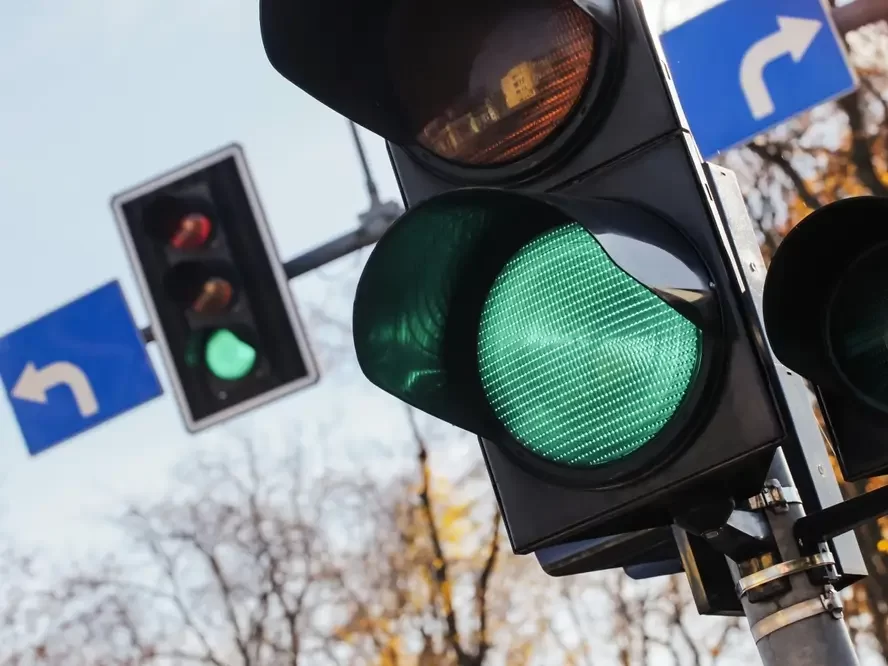 Brzy přibude čtvrté světlo na semaforech. - Techsvět Semafor